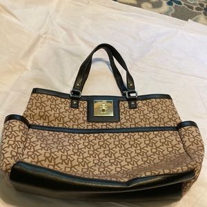 DKNY huge hand bag